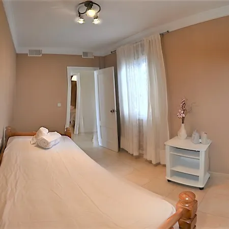 La Carihuela Mediterraneo Apartment *
